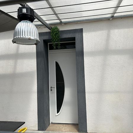 Aux 3 Domaines T2 Avec Terrasse Apartment Hyeres Ngoại thất bức ảnh