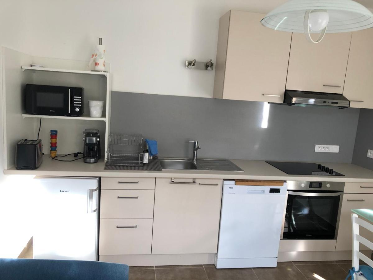 Aux 3 Domaines T2 Avec Terrasse Apartment Hyeres Ngoại thất bức ảnh