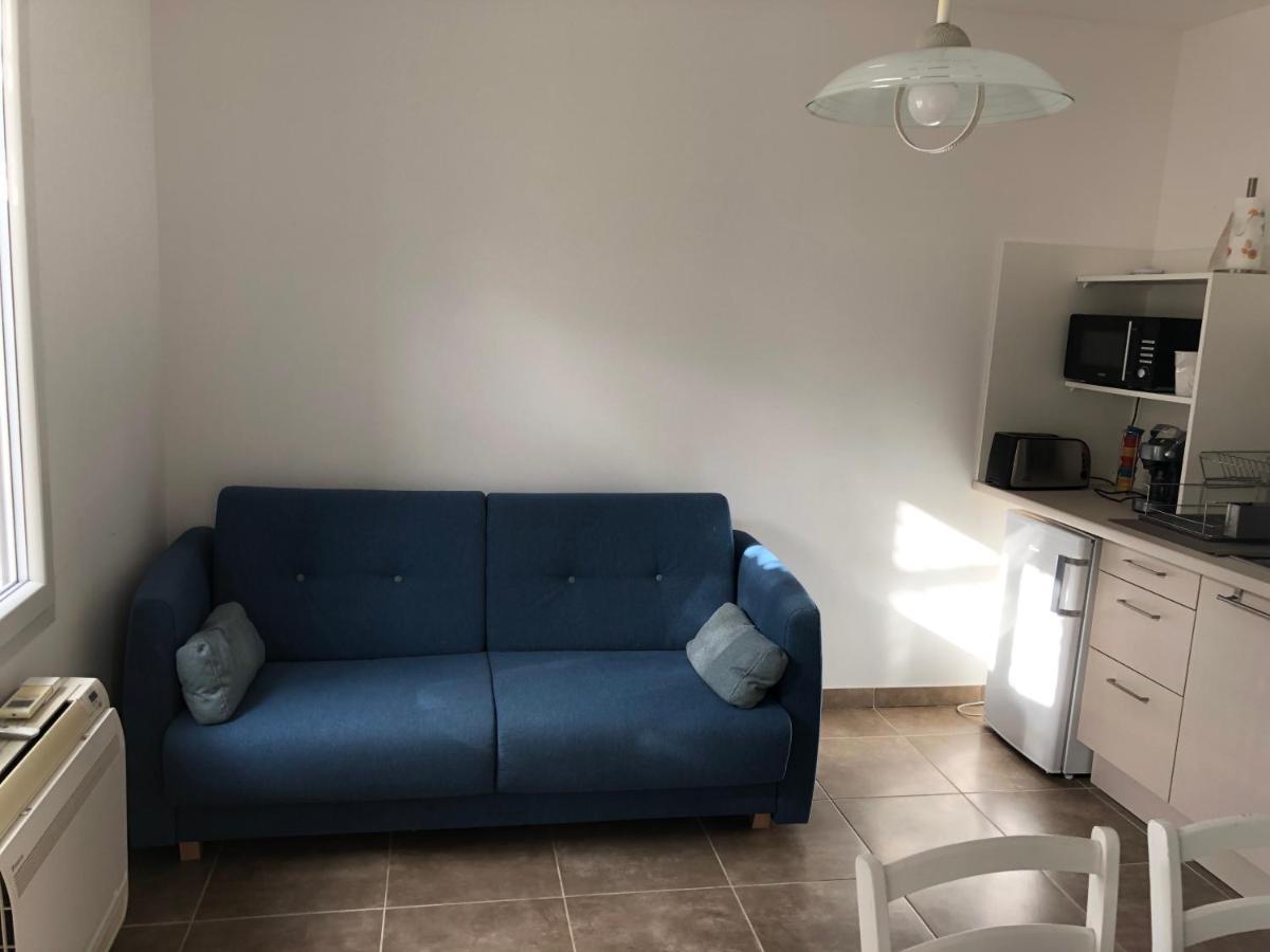 Aux 3 Domaines T2 Avec Terrasse Apartment Hyeres Ngoại thất bức ảnh