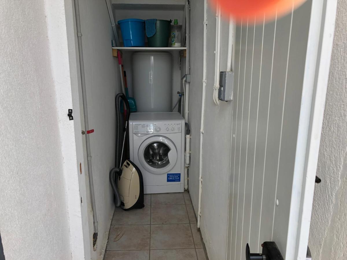 Aux 3 Domaines T2 Avec Terrasse Apartment Hyeres Ngoại thất bức ảnh