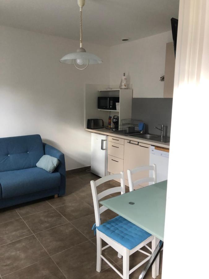 Aux 3 Domaines T2 Avec Terrasse Apartment Hyeres Ngoại thất bức ảnh