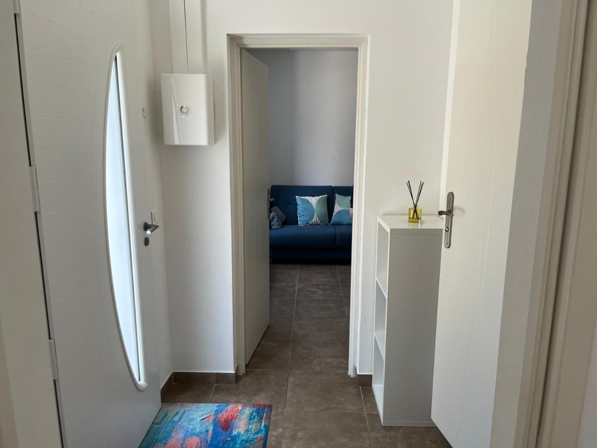 Aux 3 Domaines T2 Avec Terrasse Apartment Hyeres Ngoại thất bức ảnh