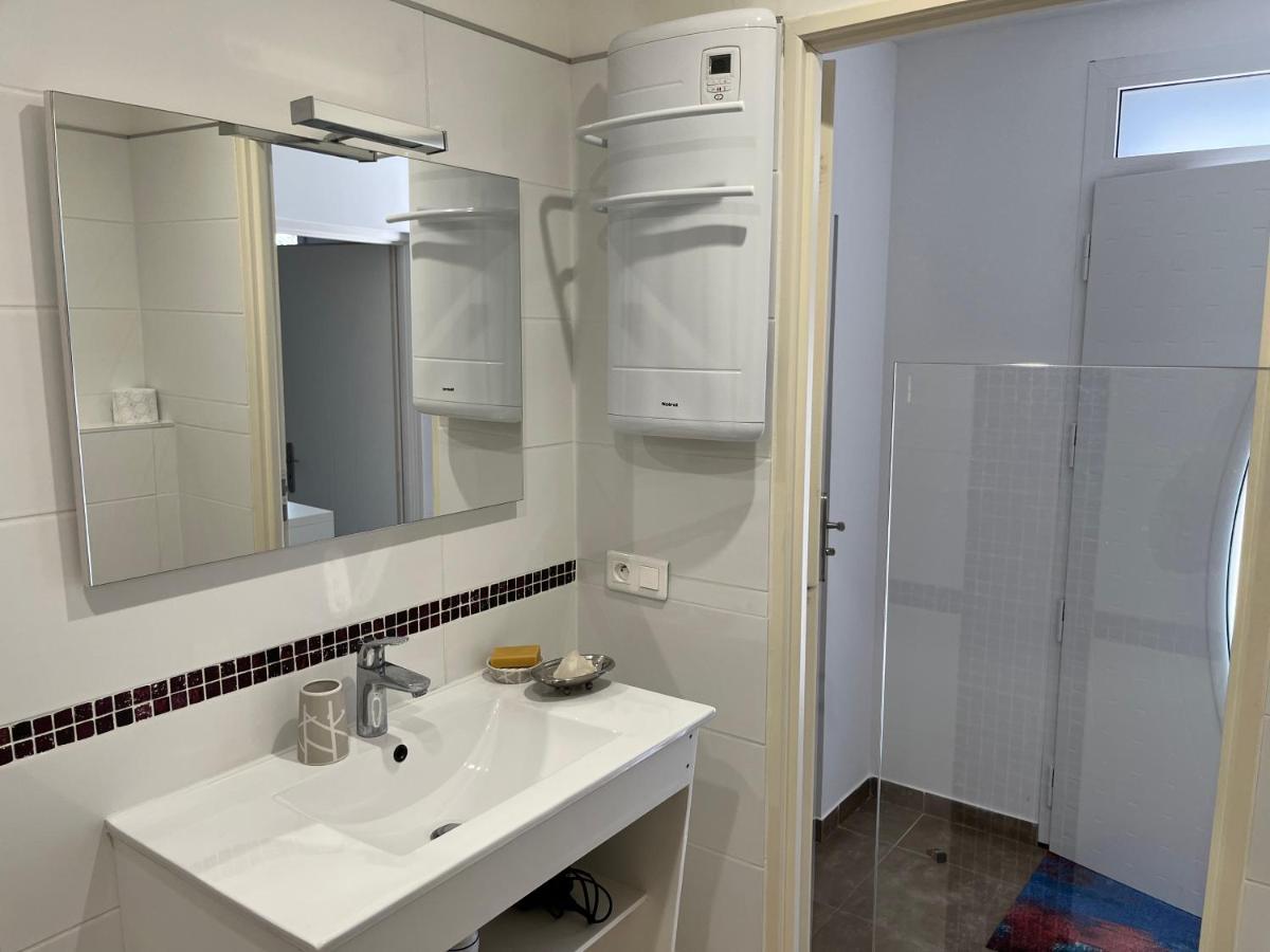 Aux 3 Domaines T2 Avec Terrasse Apartment Hyeres Ngoại thất bức ảnh