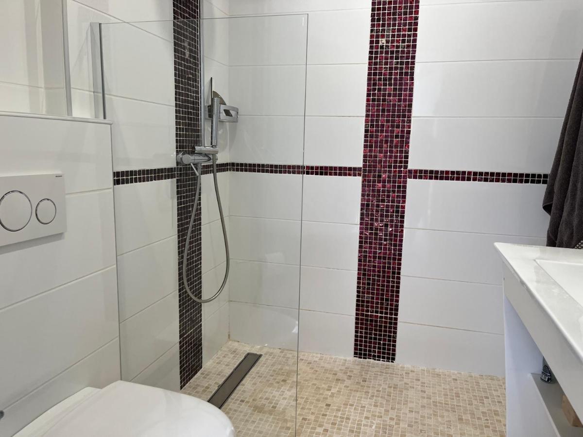Aux 3 Domaines T2 Avec Terrasse Apartment Hyeres Ngoại thất bức ảnh