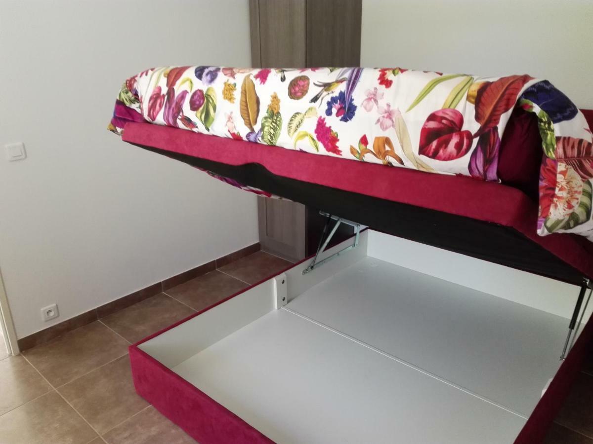 Aux 3 Domaines T2 Avec Terrasse Apartment Hyeres Ngoại thất bức ảnh