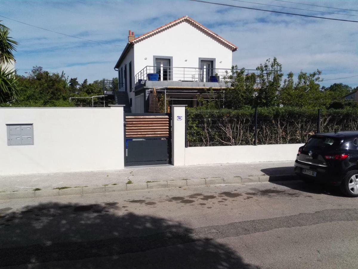 Aux 3 Domaines T2 Avec Terrasse Apartment Hyeres Ngoại thất bức ảnh